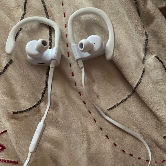 Powerbeats 3 wireless - like NEW - Picture 2 of 2